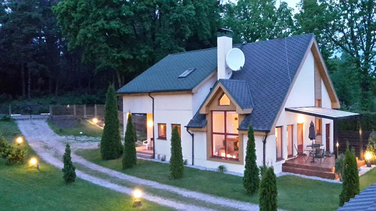 Forest Edge House Loma-asunnot Riika